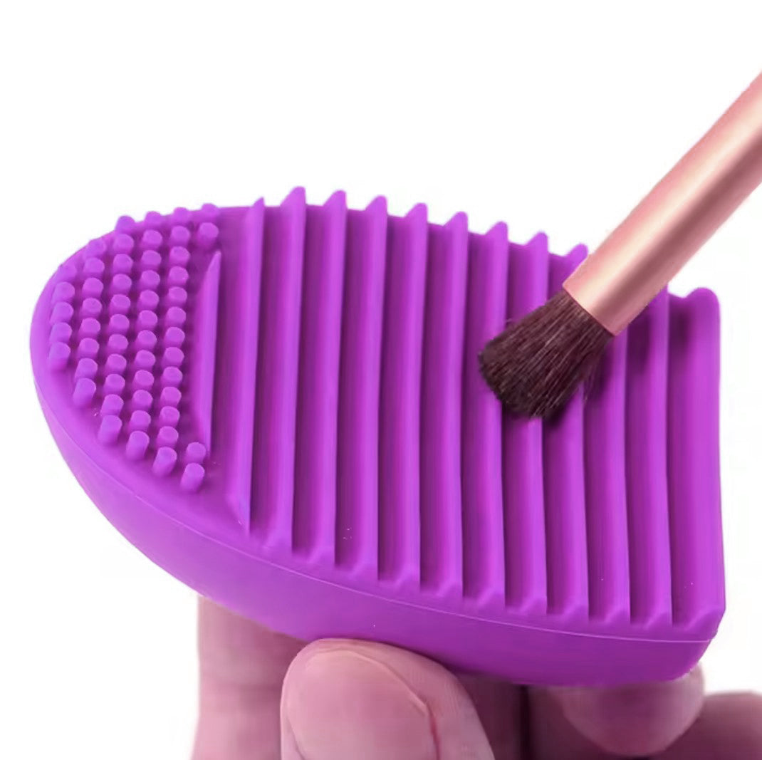 Accesoriu din silicon, UBX®, pentru curatarea pensulelor machiaj, 7x5x3cm, mov Accesoriu din silicon, UBX®, pentru curatarea pensulelor machiaj, 7x5x3cm, mov